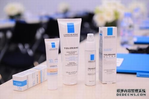 理肤泉抵御污染三部曲现场陈列